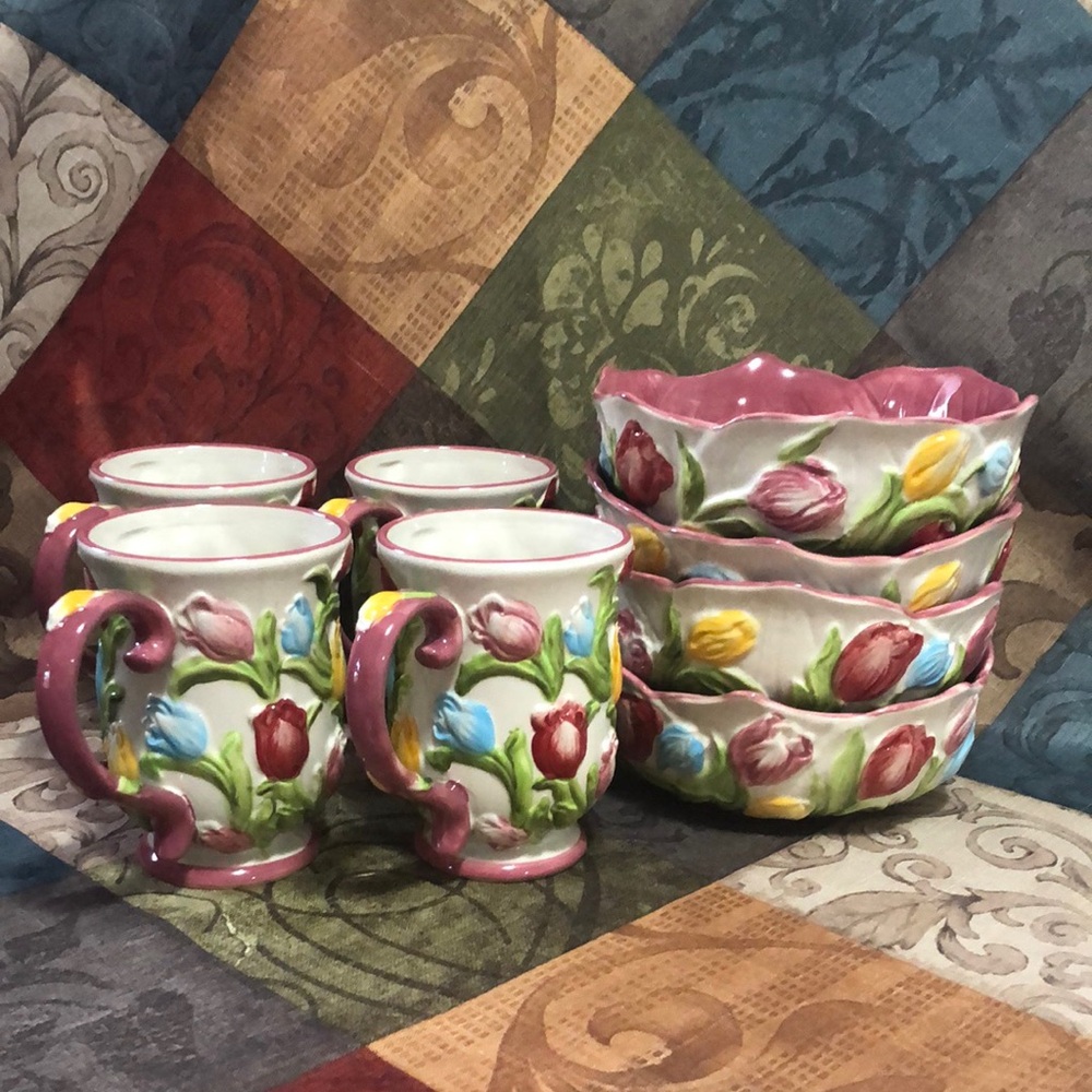 🌷EUC🌷Temptations by Tara 4 Bowls and 4 Mugs.